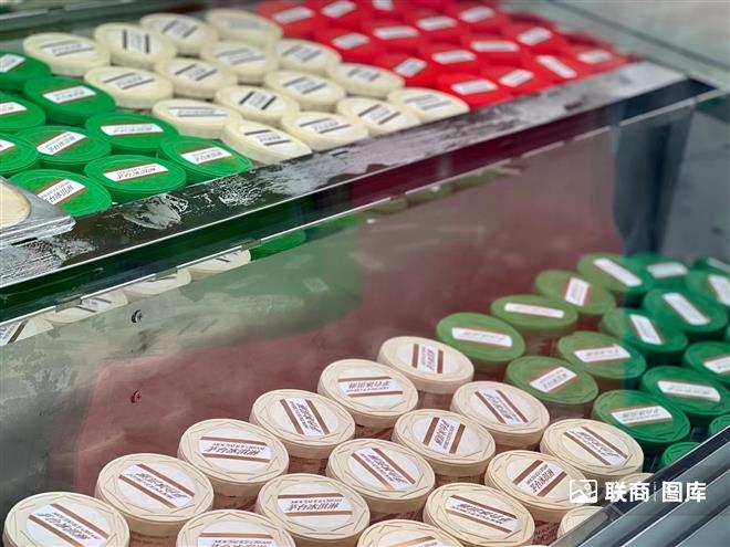 é�_�����